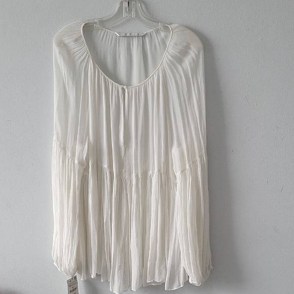 Elegant White Women's Top - Picture 1 of 6